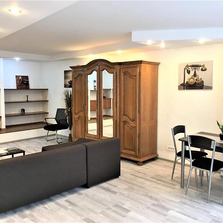 Large Apartment In Ultra-Central Location Braşov Extérieur photo