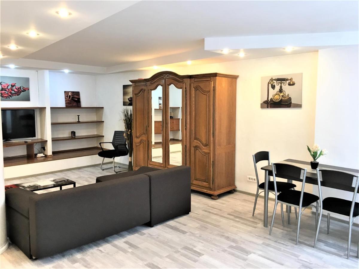 Large Apartment In Ultra-Central Location Braşov Extérieur photo
