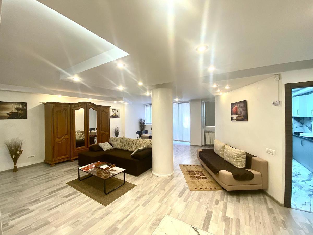 Large Apartment In Ultra-Central Location Braşov Extérieur photo