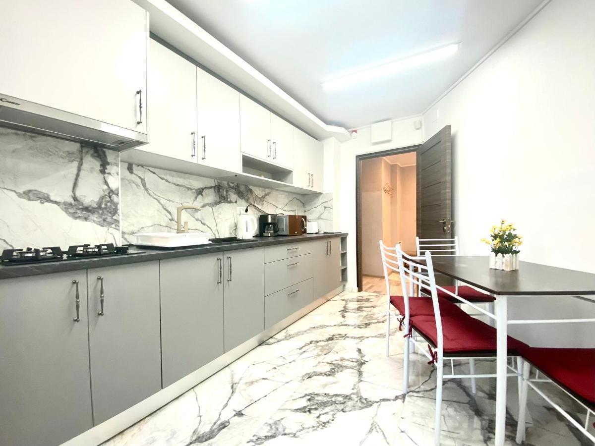 Large Apartment In Ultra-Central Location Braşov Extérieur photo